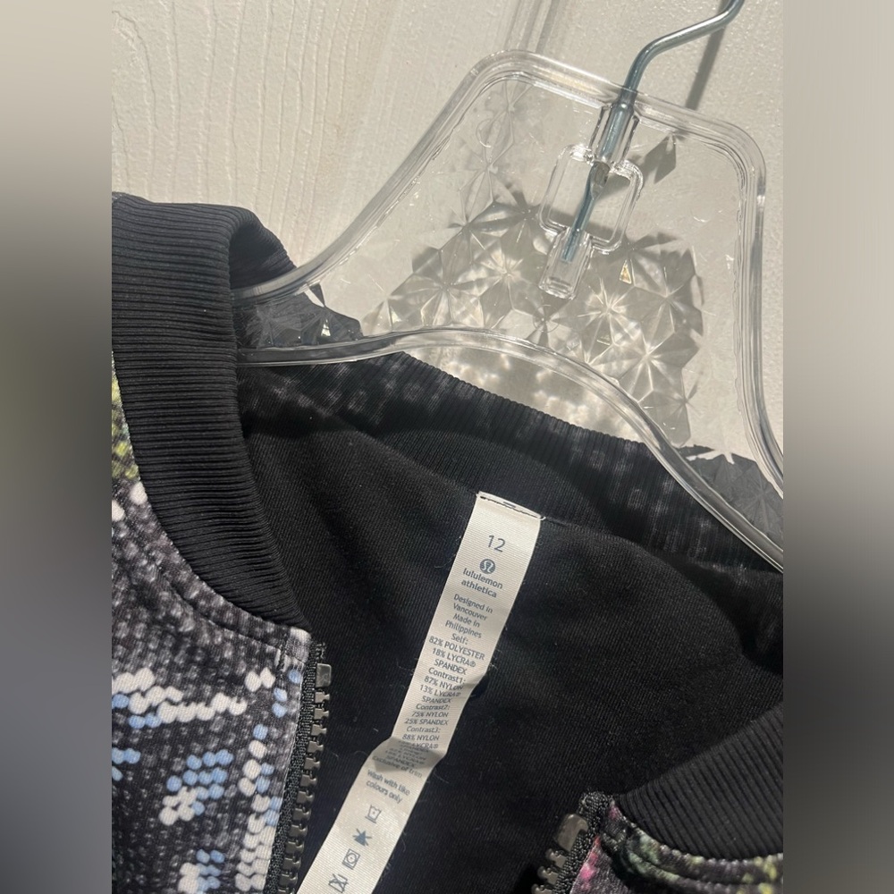 BNWT’S . Lululemon Party Bomb Jacket - Picture 5 of 8